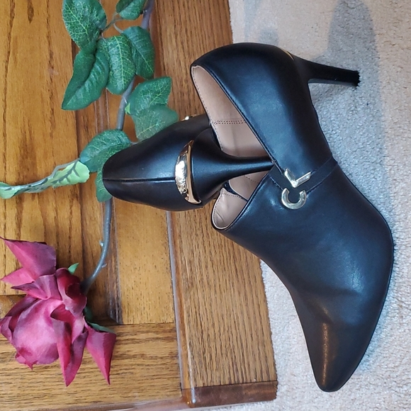 Calvin Klein sz 9 , ( more 8.5) wedges. Never worn! - Picture 2 of 7